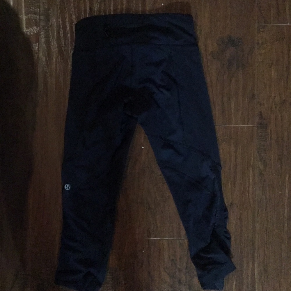 Black lululemon cropped leggings size 2